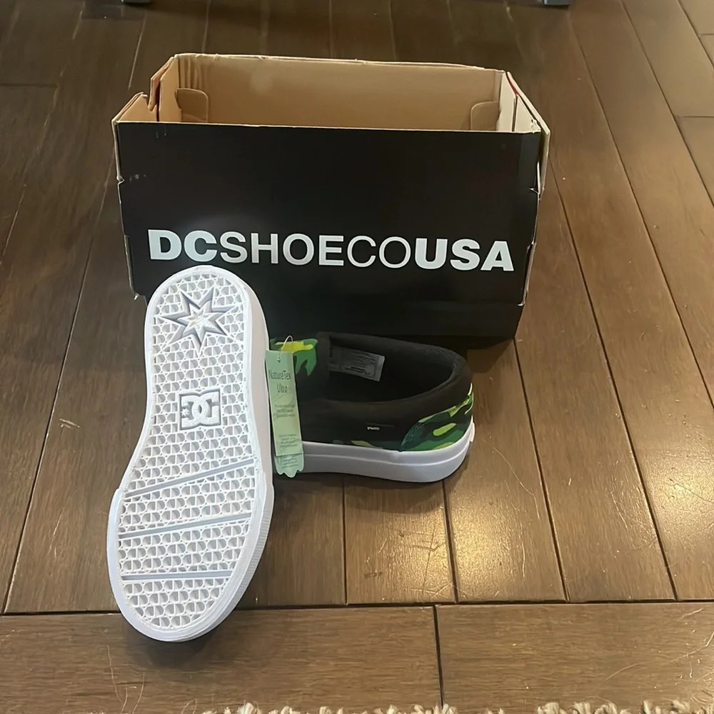 NWT DC Toddler shoes size 11 with green camo print slip on Sneaker - Picture 5 of 7